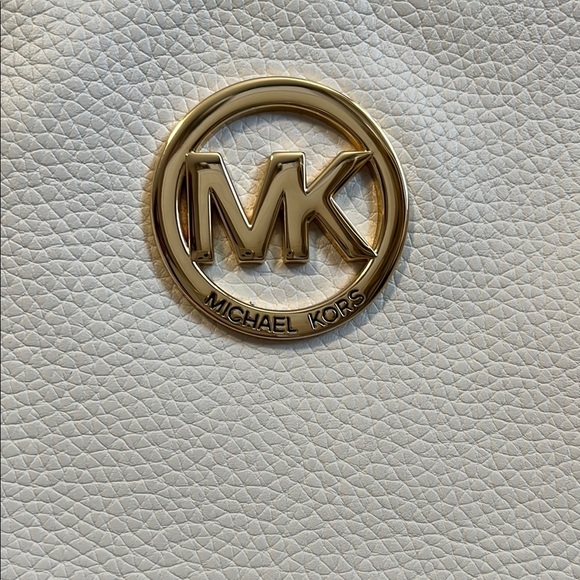 Michael Kors NWOT White Fultan Large Pebbled Leather Crossbody Bag Gold Accent - Picture 2 of 14